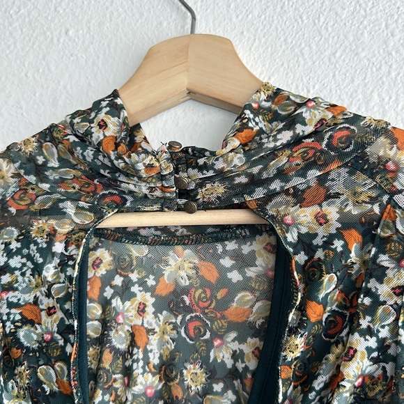 Free People Green All Dolled Up Floral Cropped Long Sleeve Blouse Sz. S - Picture 12 of 12
